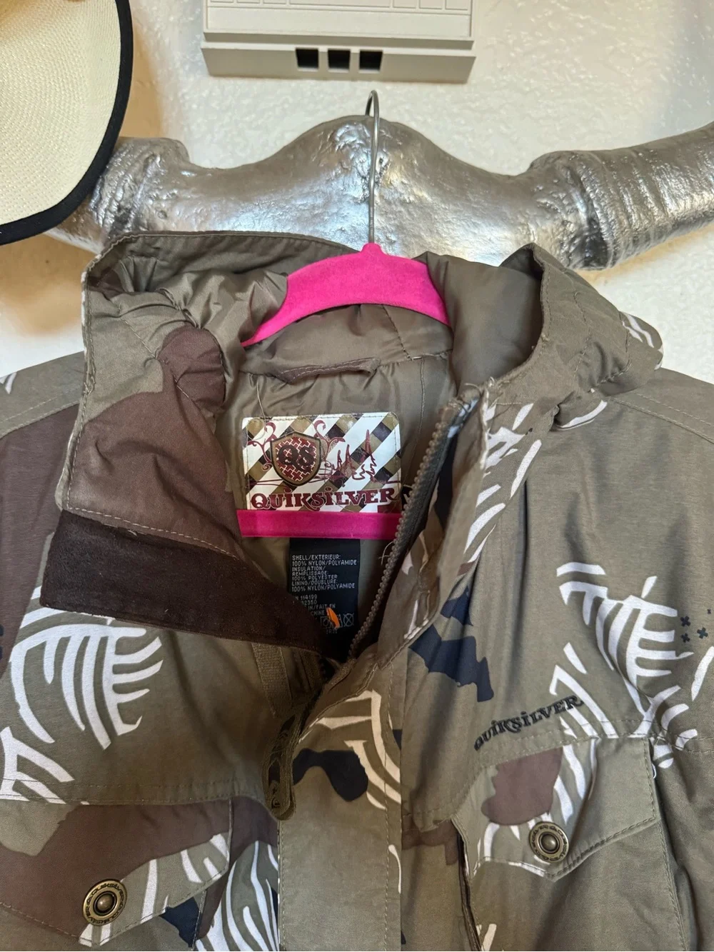 Quiksilver XL Camo Zebra Print Snowboard Jacket – Unisex Teen/Boys/Girls